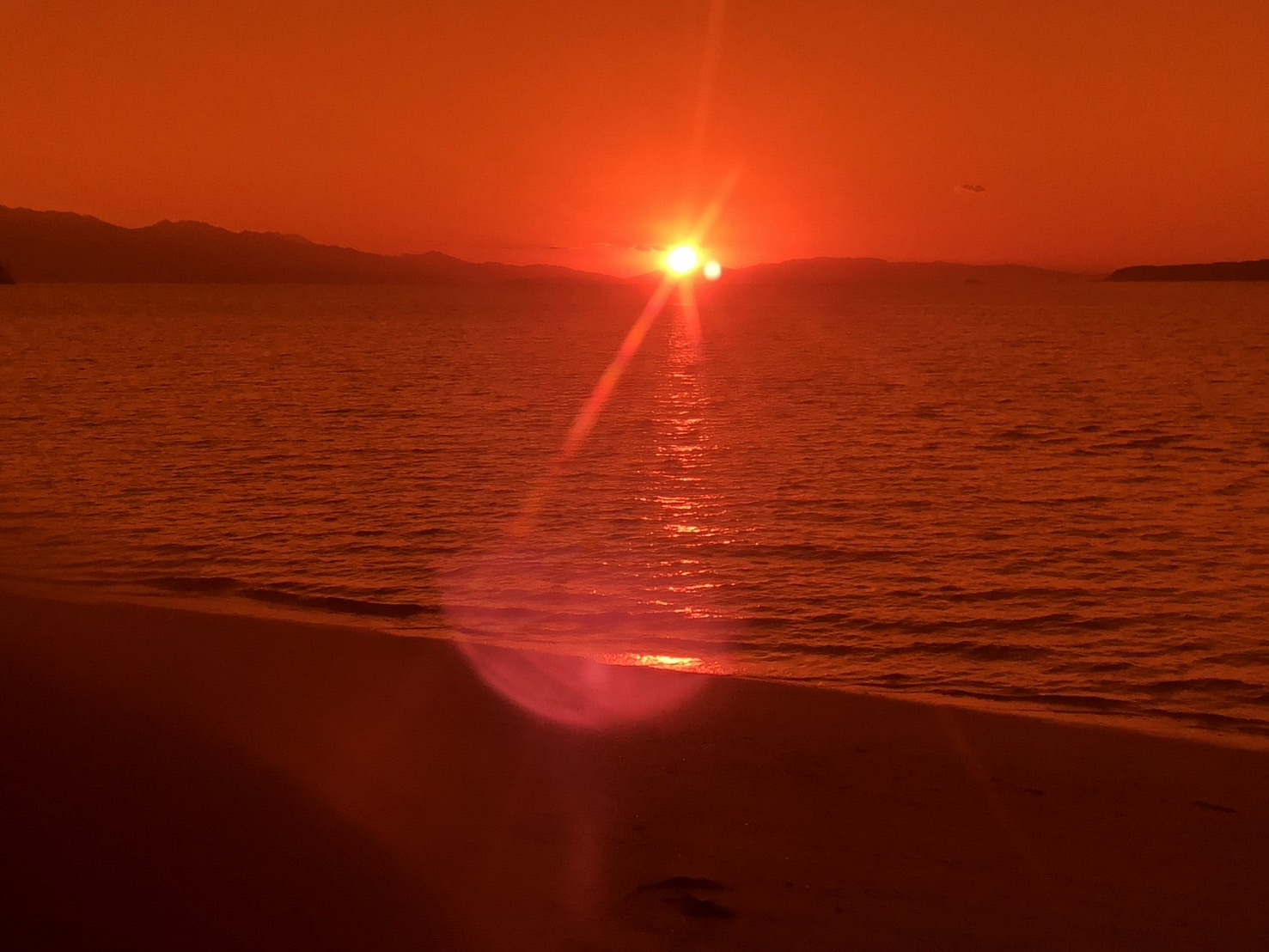 有明浜 真紅の夕日